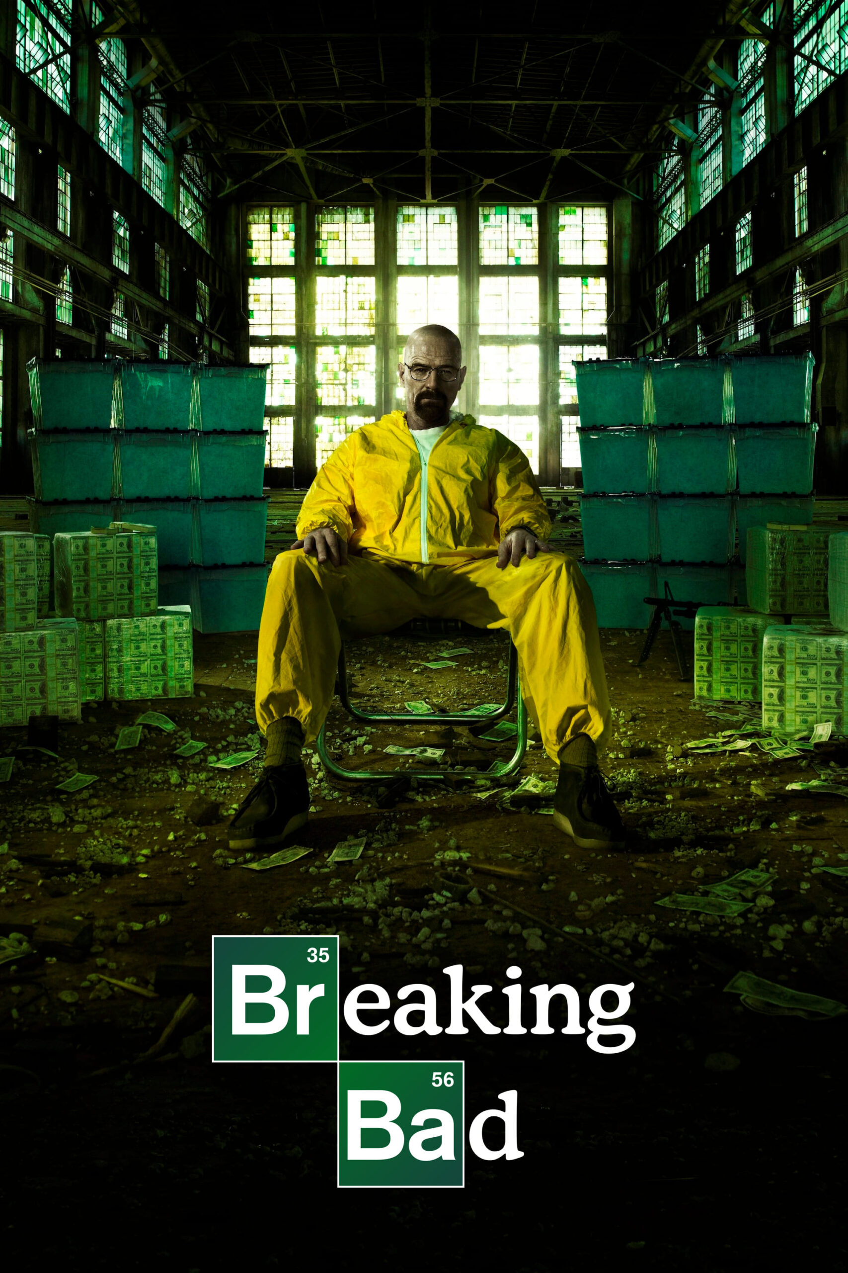 Ein Mann in einem gelben Schutzanzug sitzt in einem Lagerhaus, umgeben von Stapeln von Bargeld, während unten das „Breaking Bad“-Logo zu sehen ist. Sonnenlicht fällt durch die großen Fenster hinter ihm und schafft eine dramatische Szene, die es mit jeder „IPTV Kaufe“-Werbung aufnehmen kann.