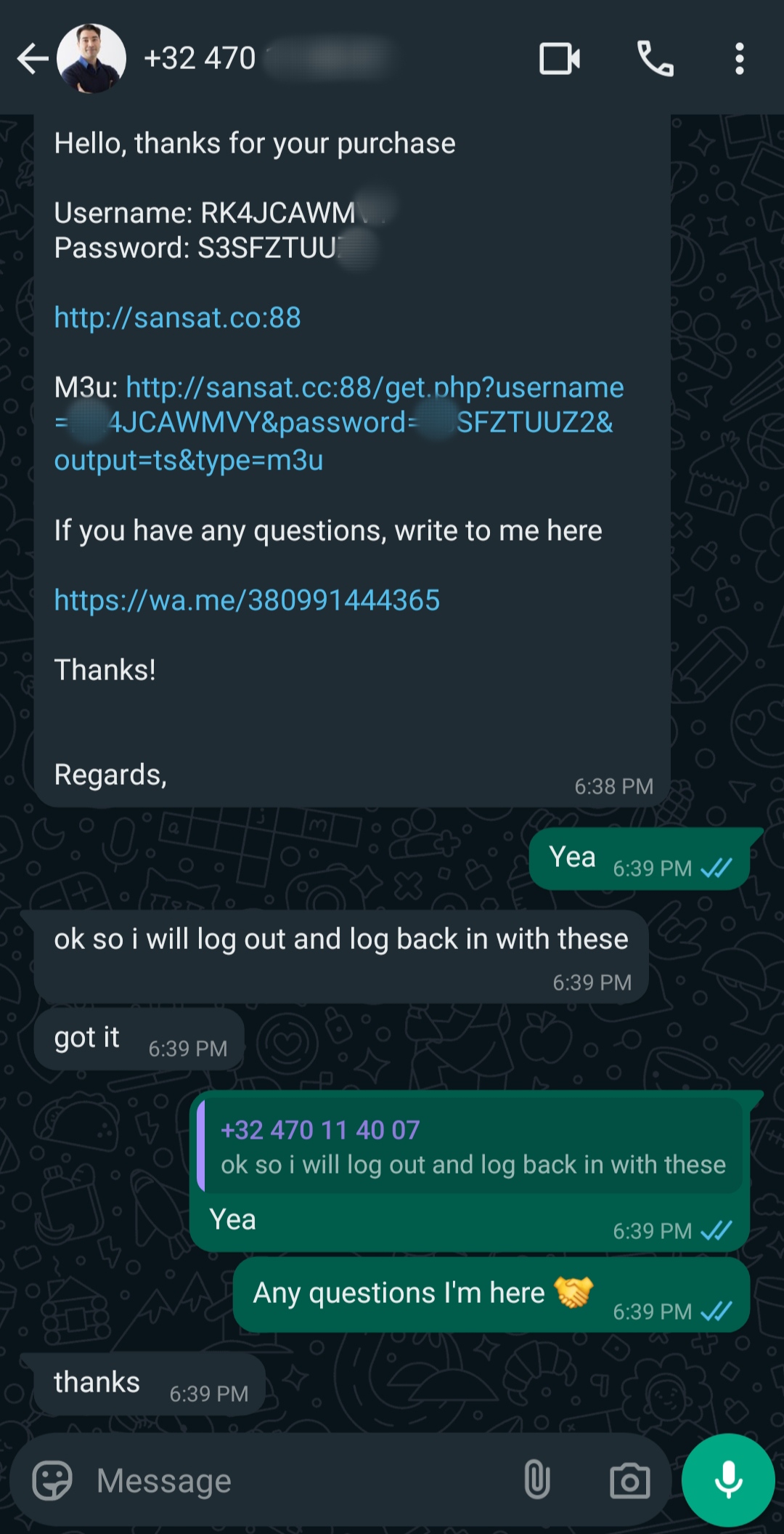 Ein WhatsApp-Chat zeigt, wie eine Person einen Benutzernamen, ein Passwort und einen Streaming-Link für einen „IPTV Kaufen“-Dienst weitergibt. Eine andere Person bestätigt, dass sie die Zugangsdaten nutzen wird, bedankt sich und bietet an, eventuelle Fragen zu beantworten.